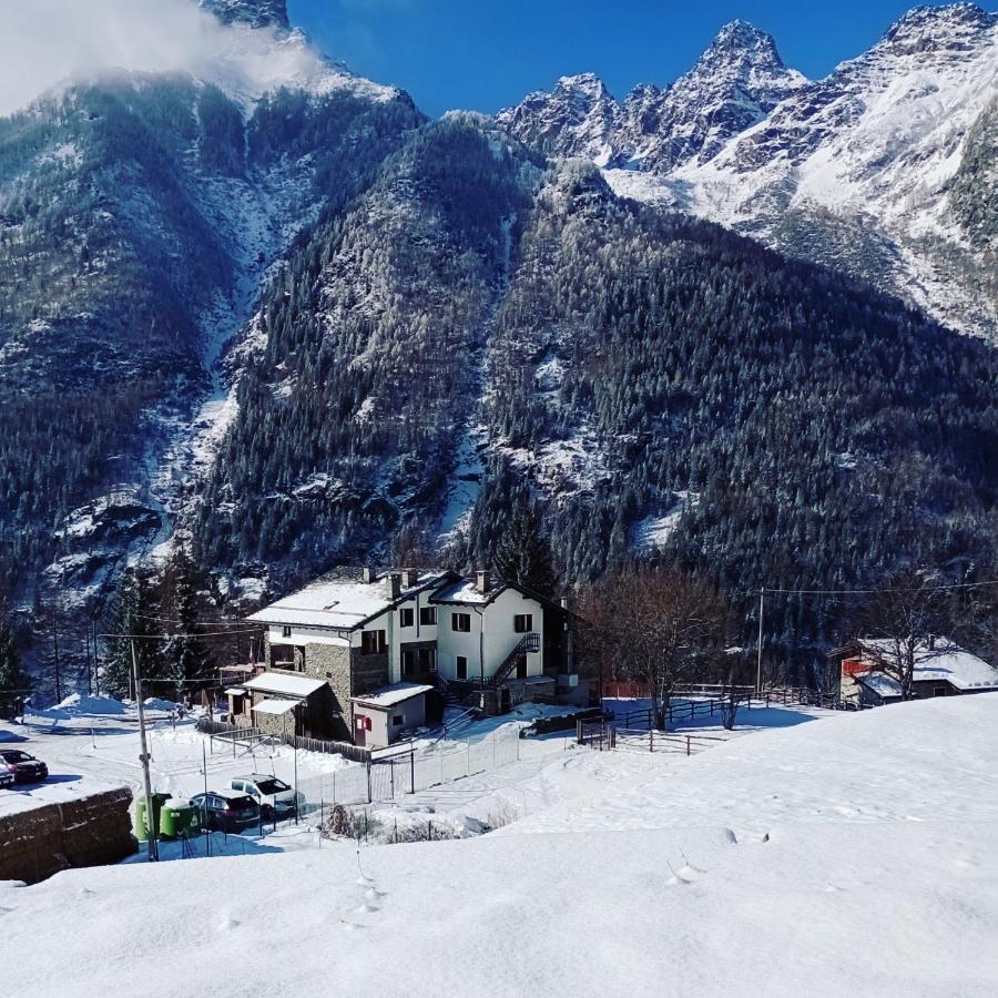 Hotel Sasso Nero Chiesa in Valmalenco Esterno foto