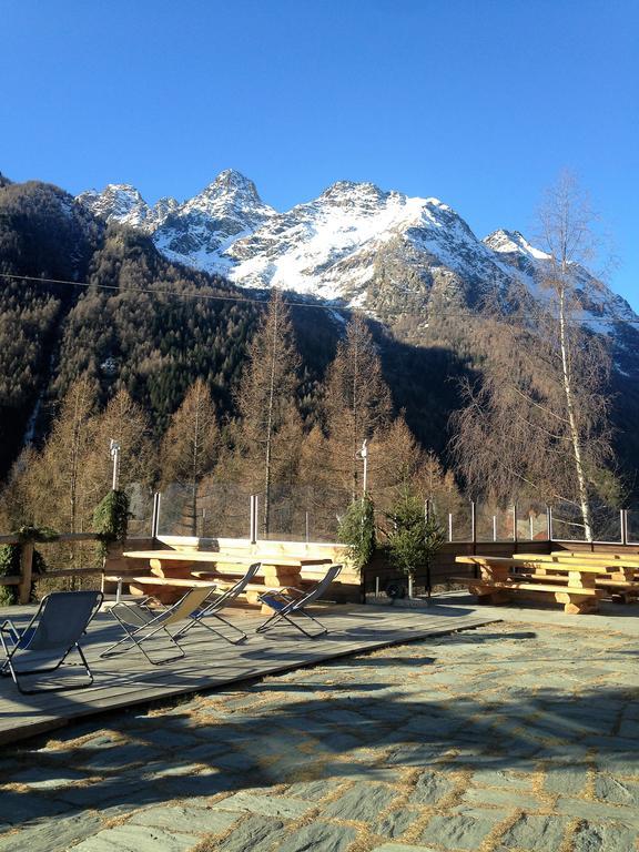 Hotel Sasso Nero Chiesa in Valmalenco Esterno foto
