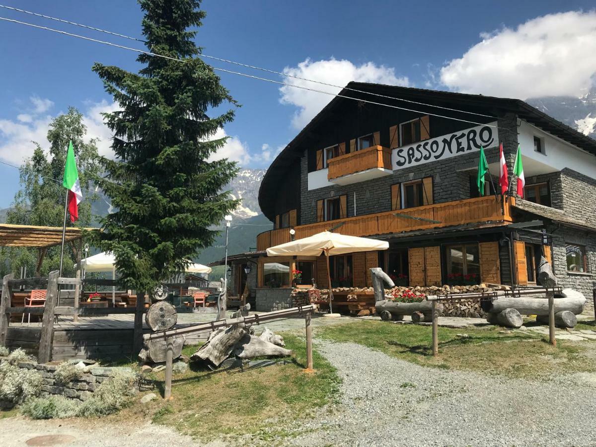 Hotel Sasso Nero Chiesa in Valmalenco Esterno foto