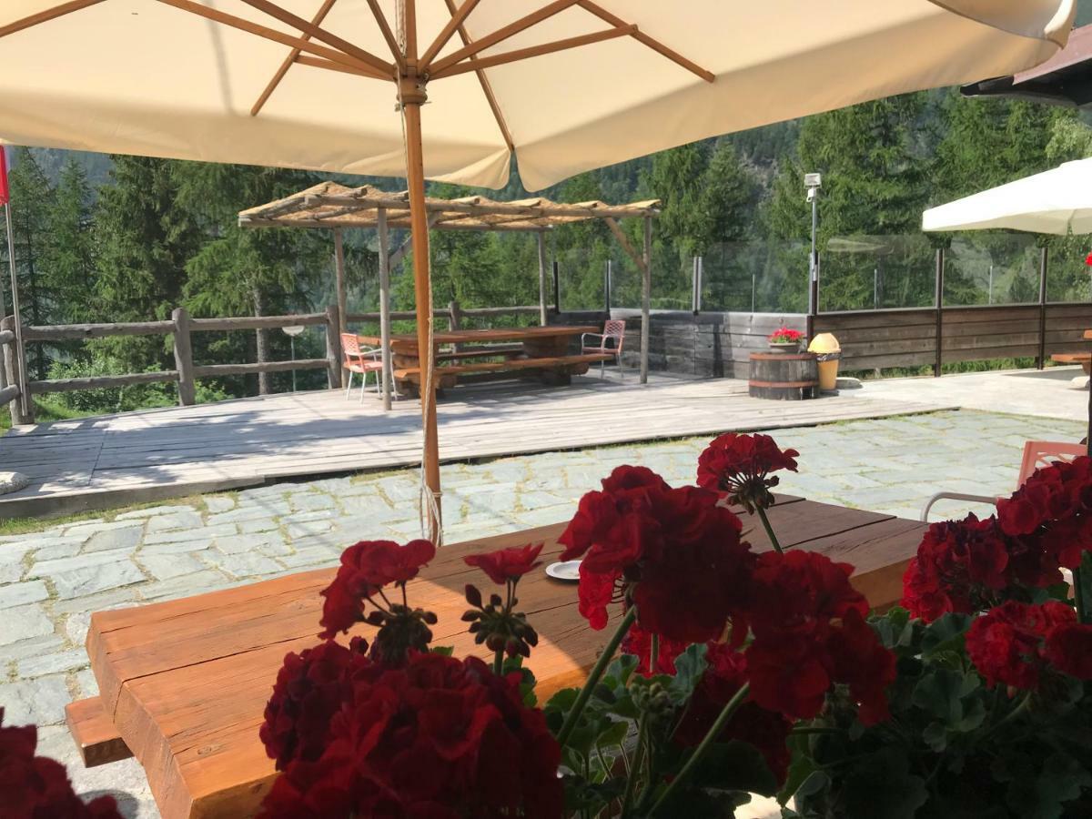 Hotel Sasso Nero Chiesa in Valmalenco Esterno foto